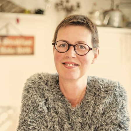 Mehr über den Artikel erfahren Ulrike Renk: „Zeit aus Glas – Schicksal einer Familie“