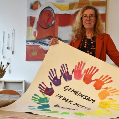 Mehr über den Artikel erfahren Mit Pinsel und Farbe gegen den Rechtsruck in Deutschland